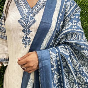 🌹Pure fine KATHA COTTON fabric Straight kurti with pant and dupatta.